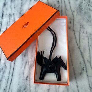 🇫🇷 - Hermes: Hermes Crocodile  & Leather All-Black Pegasus Bag Charm